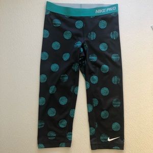 Nike Pro Combat Capri in Polka Dot and Grey - EUC